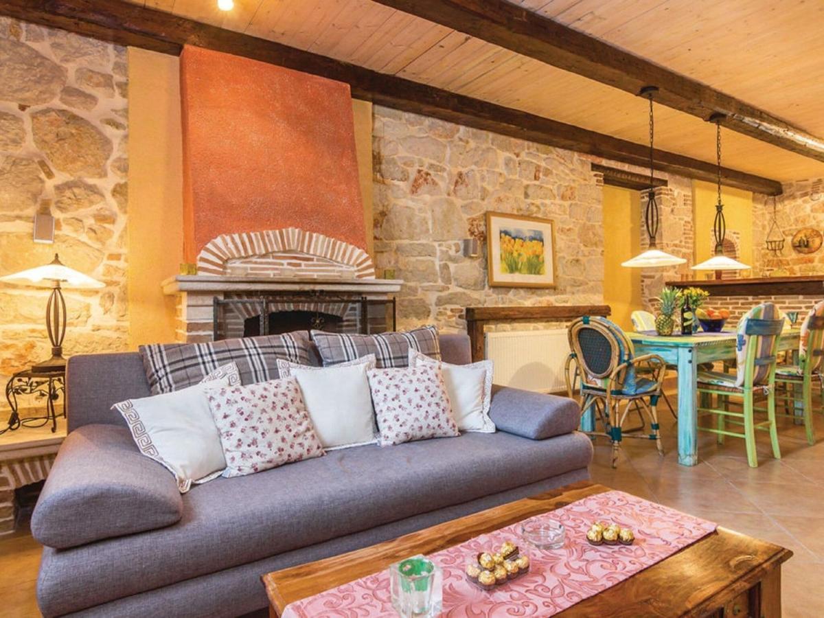 Rustic Holiday Home In Vrsar With Garden Exteriör bild
